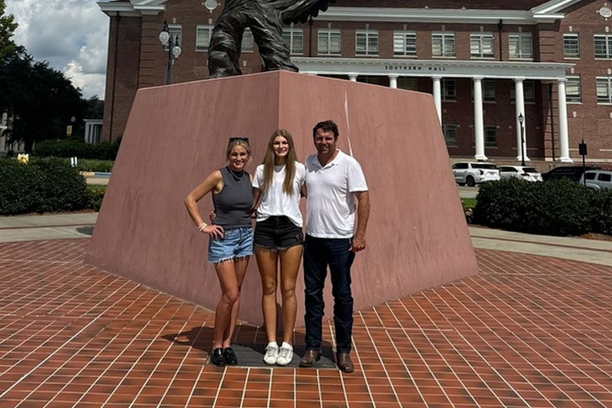 Jamie Lynn com a filha e o marido