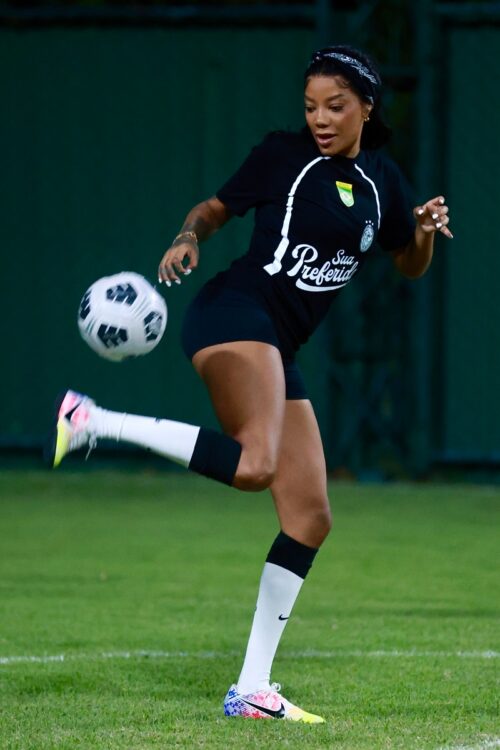 Ludmilla jogando futebol