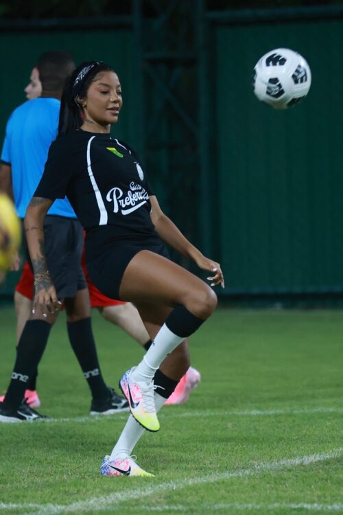 Ludmilla jogando futebol