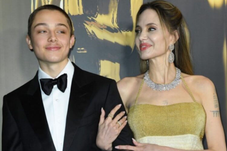 Angelina Jolie e o filho Knox