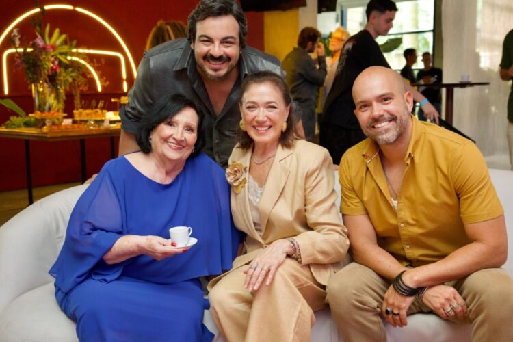 Luis Lobianco, Dona Dea, Lilia Cabral e Lucas Gutierrez 