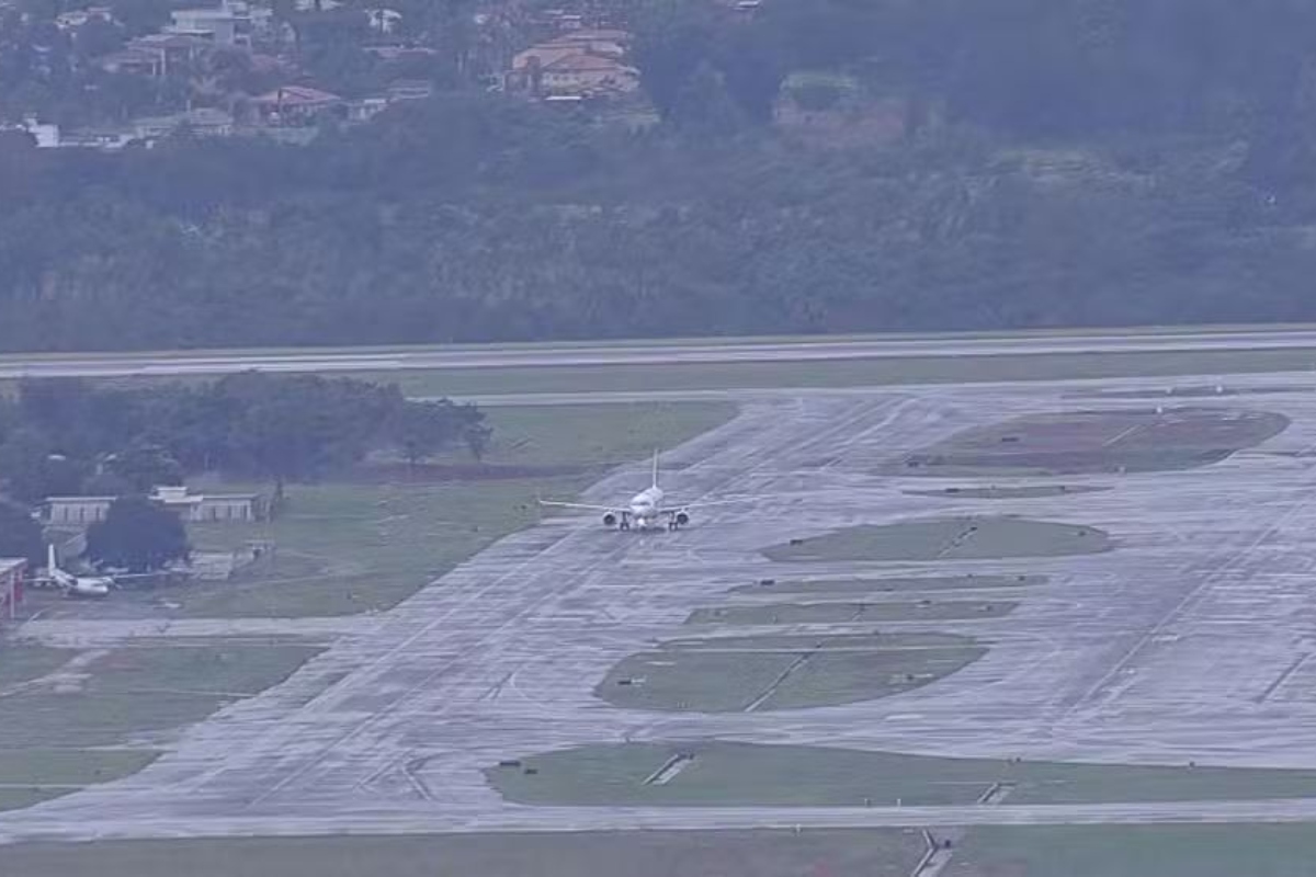 Avião faz pouso de emergência em Brasília