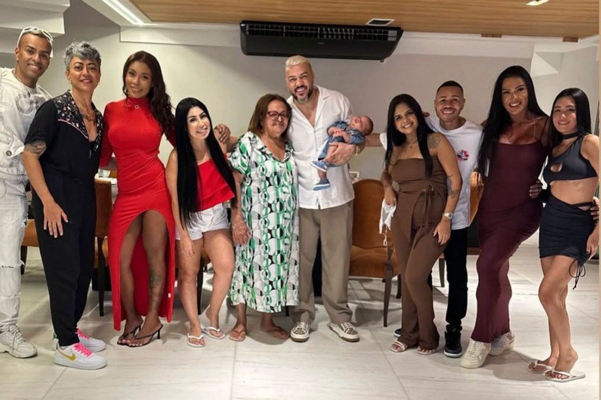 Belo e Gracyanne com a família