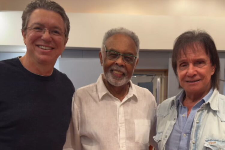 Boninho ao lado de Gilberto Gil e Roberto Carlos