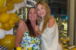 Virginia parabeniza a mãe