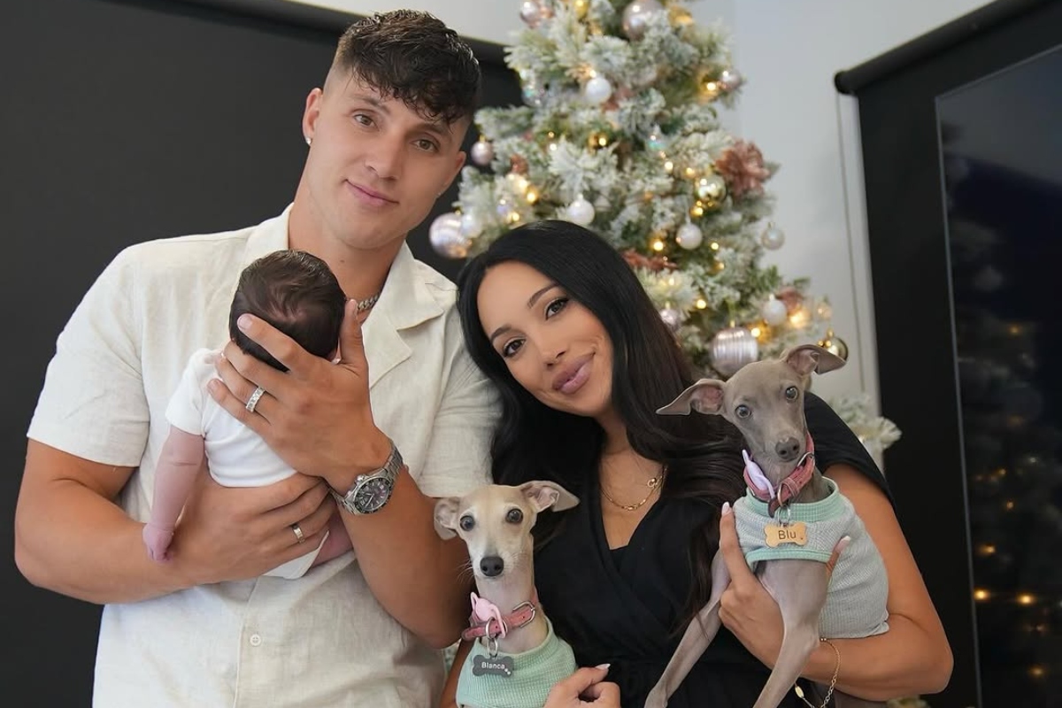 Tayo Ricci e Scarlet Vas com a bebê e os pets