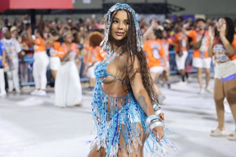 Brunna Gonçalves em desfile na Beija-Flor