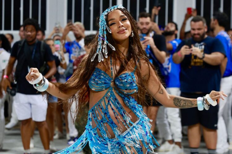 Brunna Gonçalves em desfile na Beija-Flor