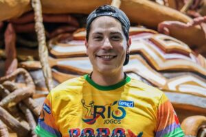 Christian Chavez visita barracão da Grande Rio