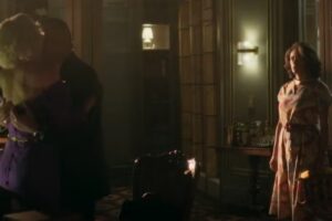 Garota do Momento - Marlene flagra Juliano e Zélia