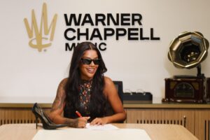 Ludmilla assina contrato de milhões