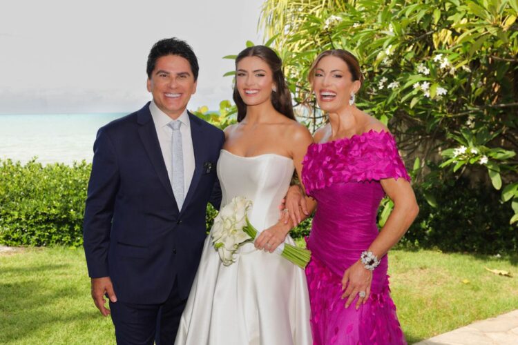 Luma César com o pai César Filho e a mãe Eliane Mickely