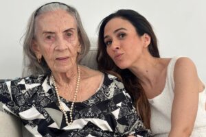 Tatá Werneck e a avó