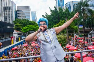 Tiago Abavanel reverencia o avô