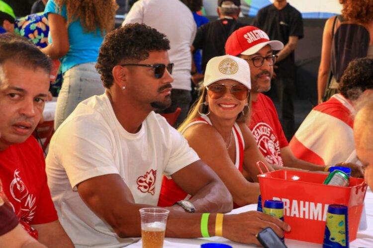 Viviane Araujo e marido