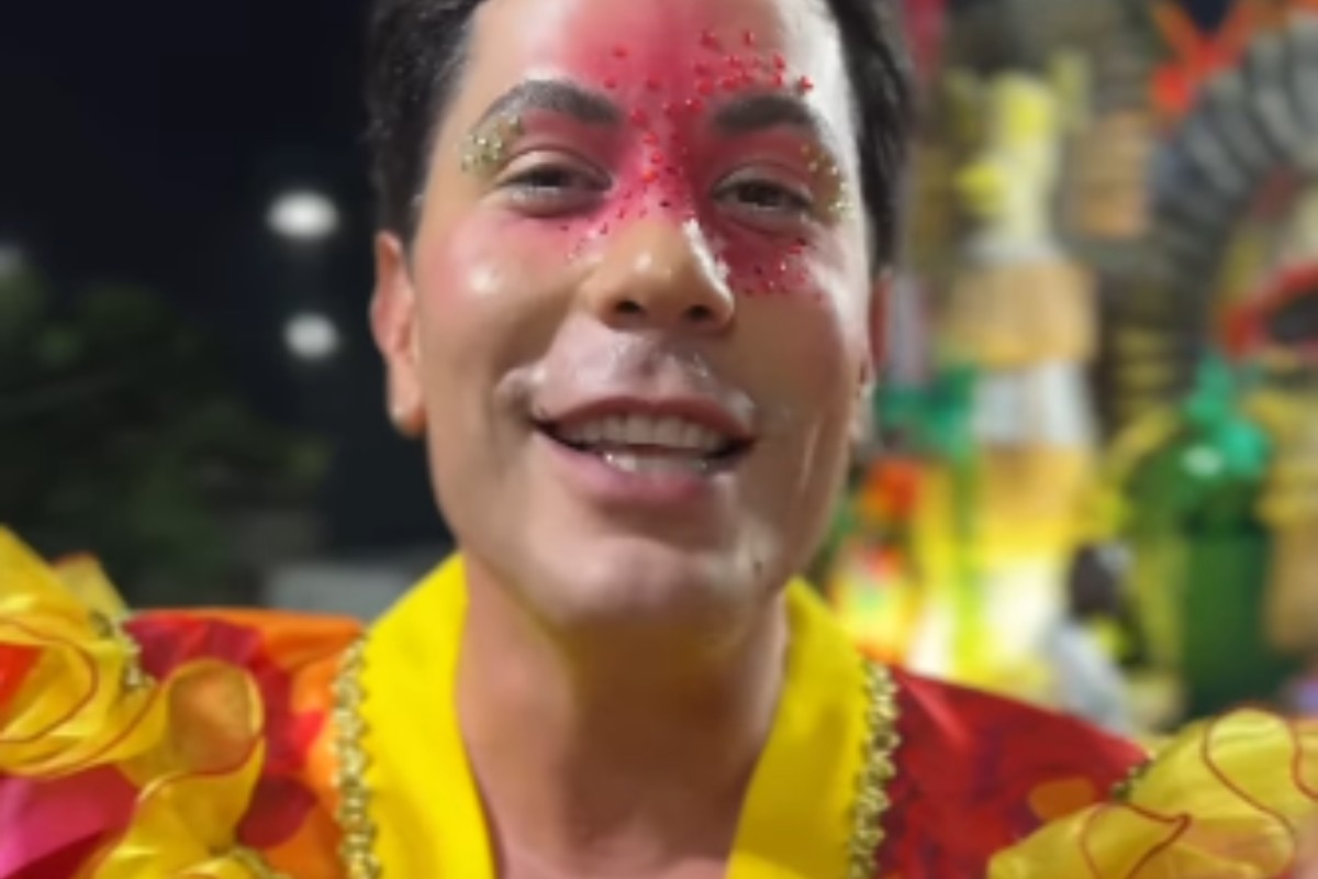 Christian chávez desfilando pela grande rio no carnaval