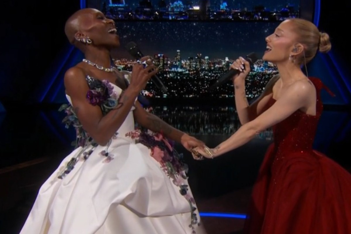 cynthia erivo e ariana grande cantando na abertura do oscar 2025