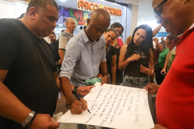 Douglas, irmão de Diogo e filho de Vilma