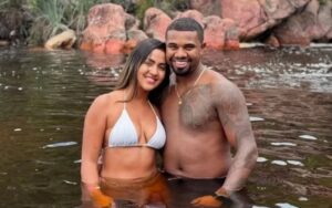 Davi Brito será pai e anuncia gravidez de Adriana Paula em live no Instagram