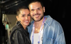 Deborah Secco aparece com Dudu Borges em show