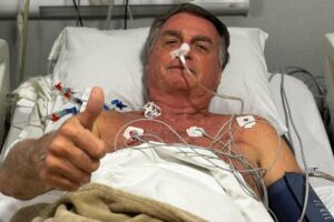 Jair Bolsonaro internado