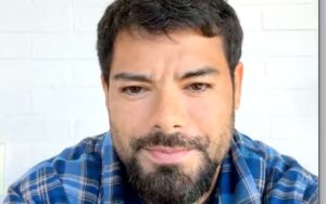 Pedro Andrade ironiza acusação de fraude de R$ 2 milhões