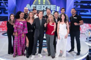 Tom Cavalcante com elenco do 