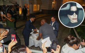 Rodízio de pizza enviado por Lady Gaga na calçada do Copacabana Palace — Foto: Dilson Silva e JC Pereira - AgNews