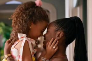 Dona de Mim - Sofia (Elis Cabral) e Leona (Clara Moneke)