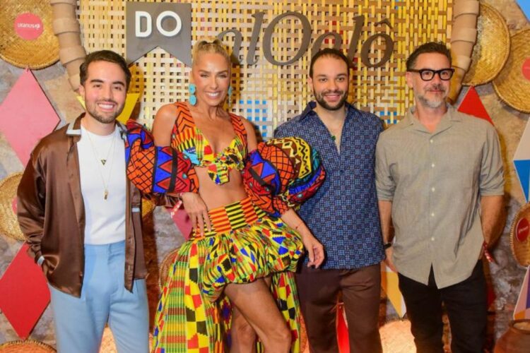 Adriane Galisteu com o marido Alê Iódice e os organizadores do evento