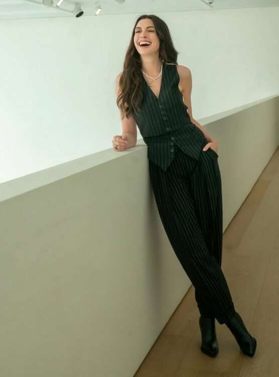 Anne Hathaway compartilha primeira imagem como Andy Sachs em ‘O Diabo veste Prada 2’