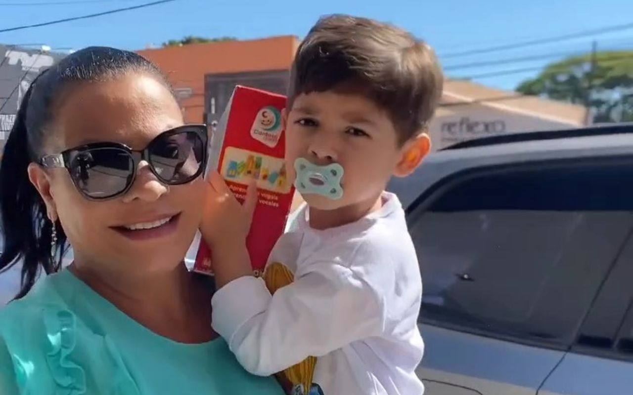 Dona Ruth embarca com Léo para o Nordeste em meio à polêmica judicial