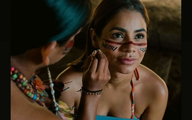 Lexa visita aldeia indigena