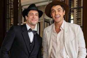 Celso (Rainer Cadete) e Candinho (Sergio Guizé) em Êta Mundo Melhor!