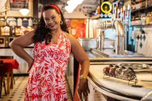 Dona Jura (Solange Couto) em 