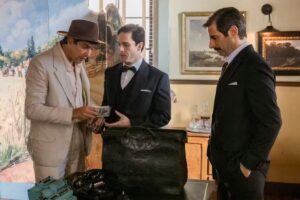 Êta Mundo Melhor - Candinho (Sérgio Guizé), Celso (Rainer Cadete) e Araujo (Flávio Tolezani )