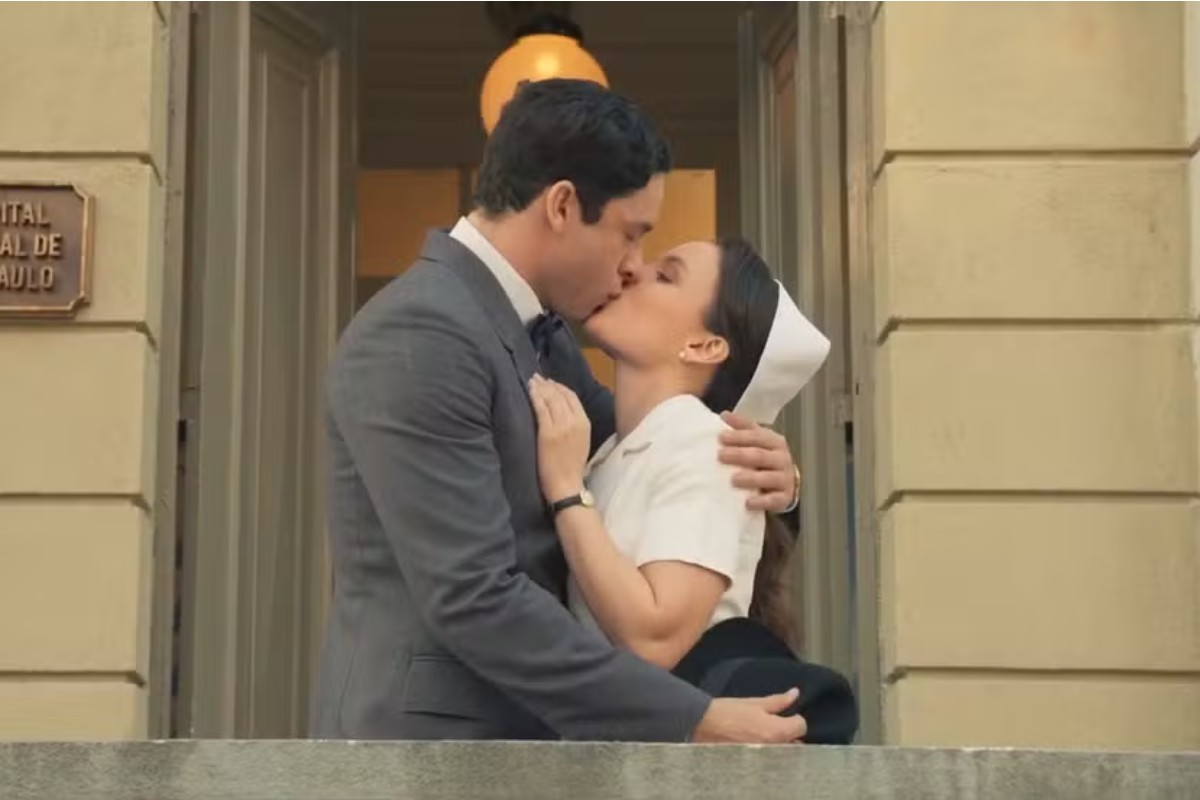 estela (larissa manoela) e celso (rainer cadete) e beijando em êta mundo melhor