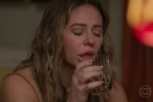 Heleninha (Paolla Oliveira)