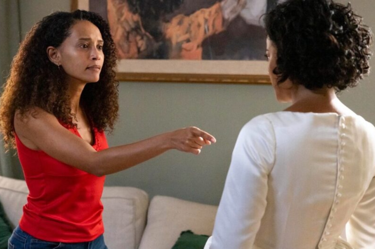 Raquel (Taís Araújo) e Maria de Fátima (Bella Campos)