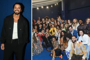 Rodrigo Simas e elenco do musical Hair