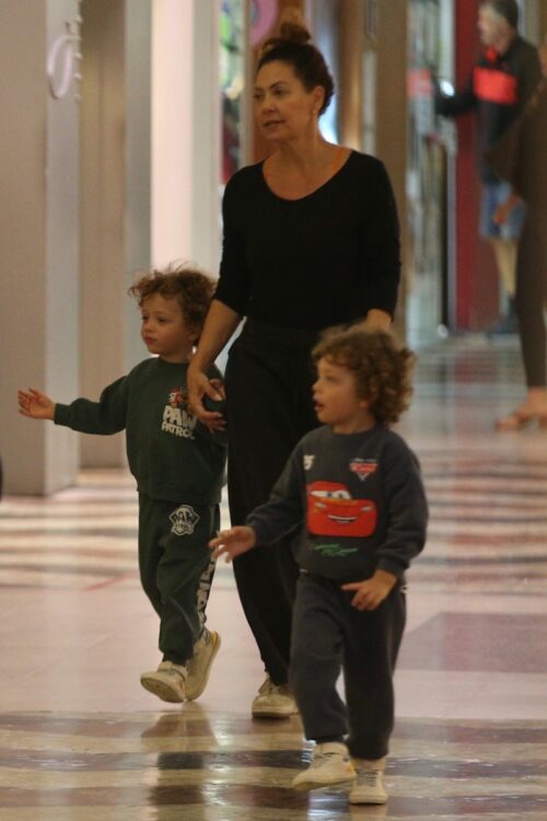 Fabiula Nascimento e os filhos gêmeos 