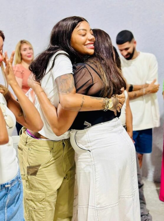 Pastora Adriana Pereira e Ludmilla - Reprodução Youtube e Instagram