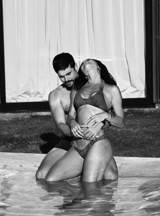 Sabrina Sato posa coladinha com Nicolas Prattes em novo ensaio