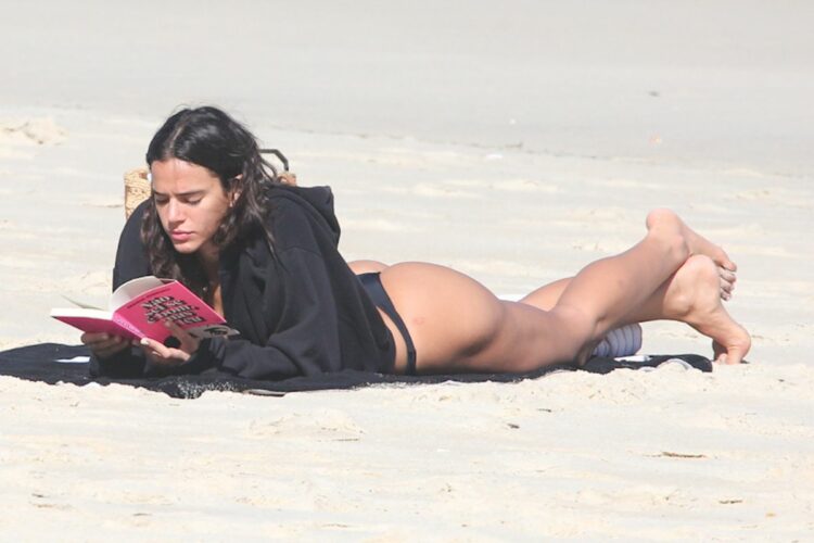 Bruna Marquezine na praia