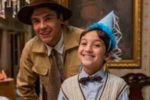 Candinho (Sergio Guizé) e Samir (Davi Malizia) em Êta Mundo Melhor