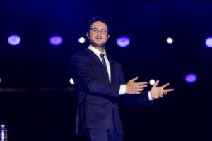 Deive Leonardo evangeliza na Sapucaí