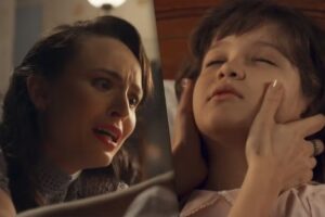 Estela (Larissa Manoela) e (Isabelly Carvalho) em Êta Mundo Melhor