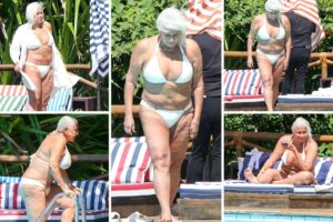 Fafá de Belém em Trancoso de biquíni branco