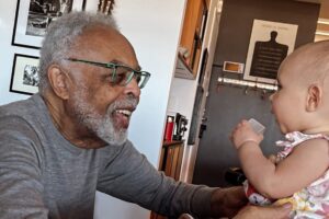 Gilberto Gil e a bisneta, Aurora