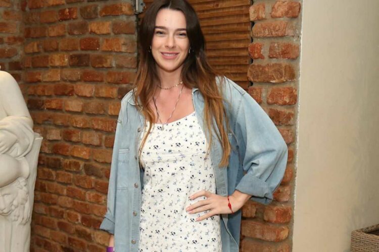 Mariana Molina no show solo de João Lucas